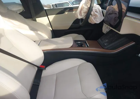 2024 Tesla Model X Long Range z USA, uszkodzony, nr VIN 7SAXCBE51RF455317